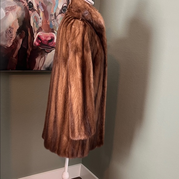 Luxurious Brown Mink Fur Coat - Picture 4 of 9
